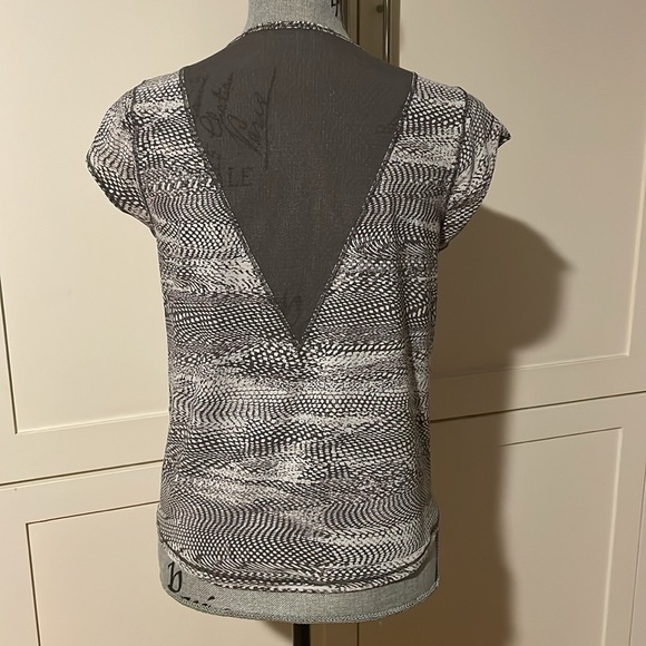 Lululemon - short sleeve - greyish green - size 4 - Picture 2 of 4